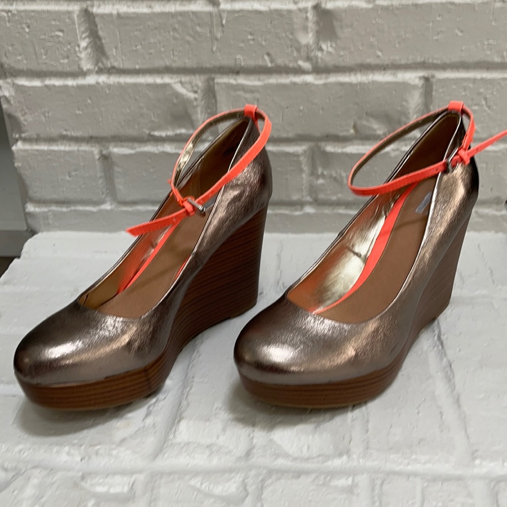 Report R2 Larisa size 8 wedges